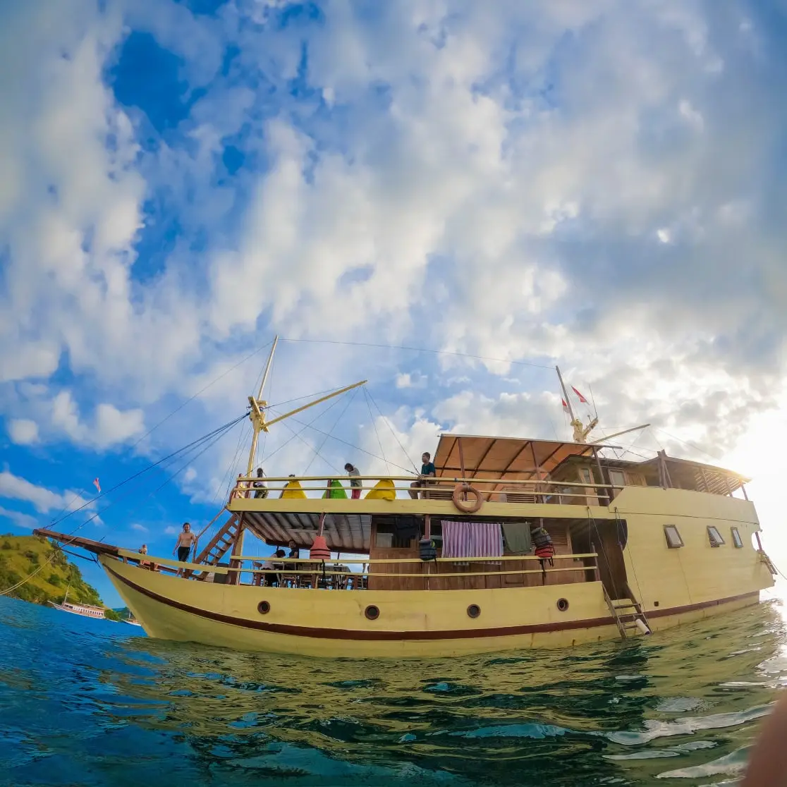 Boat Charter Labuan Bajo